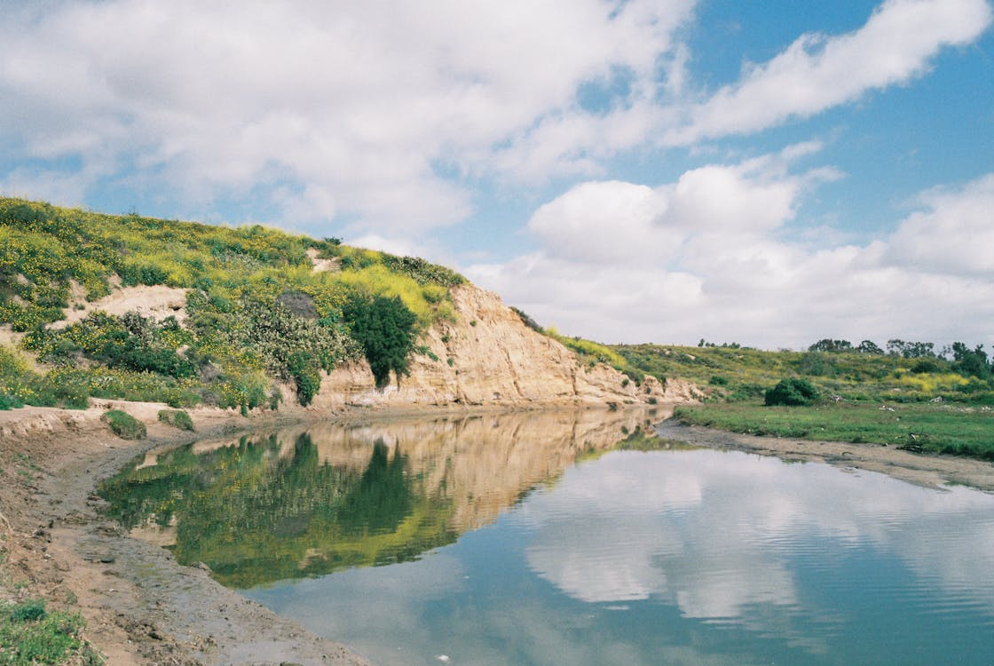 This image, from pexels.com, is an approximation of the landscape described in this story.